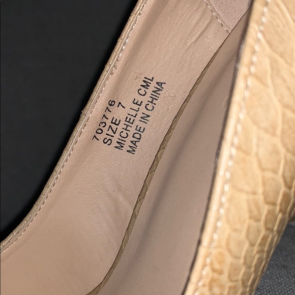 Tan heels - Picture 5 of 8